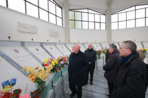 Decollatura il presidente Oliverio visita cimitero vittime incidente ferroviario della Fiumarella accaduto nel 1961 a