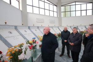 Decollatura il presidente Oliverio visita cimitero vittime incidente ferroviario della Fiumarella accaduto nel 1961 e