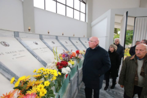 Decollatura il presidente Oliverio visita cimitero vittime incidente ferroviario della Fiumarella accaduto nel 1961.