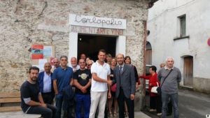 Cattaneo davanti sede associazione carlopolis nel comune di Carlopoli