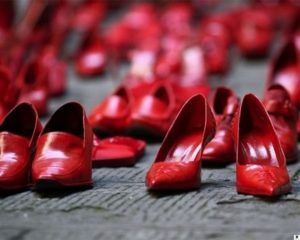 25-novembre-giornata-contro-la-violenza-sulle-donne-foto-scarpe-rosse